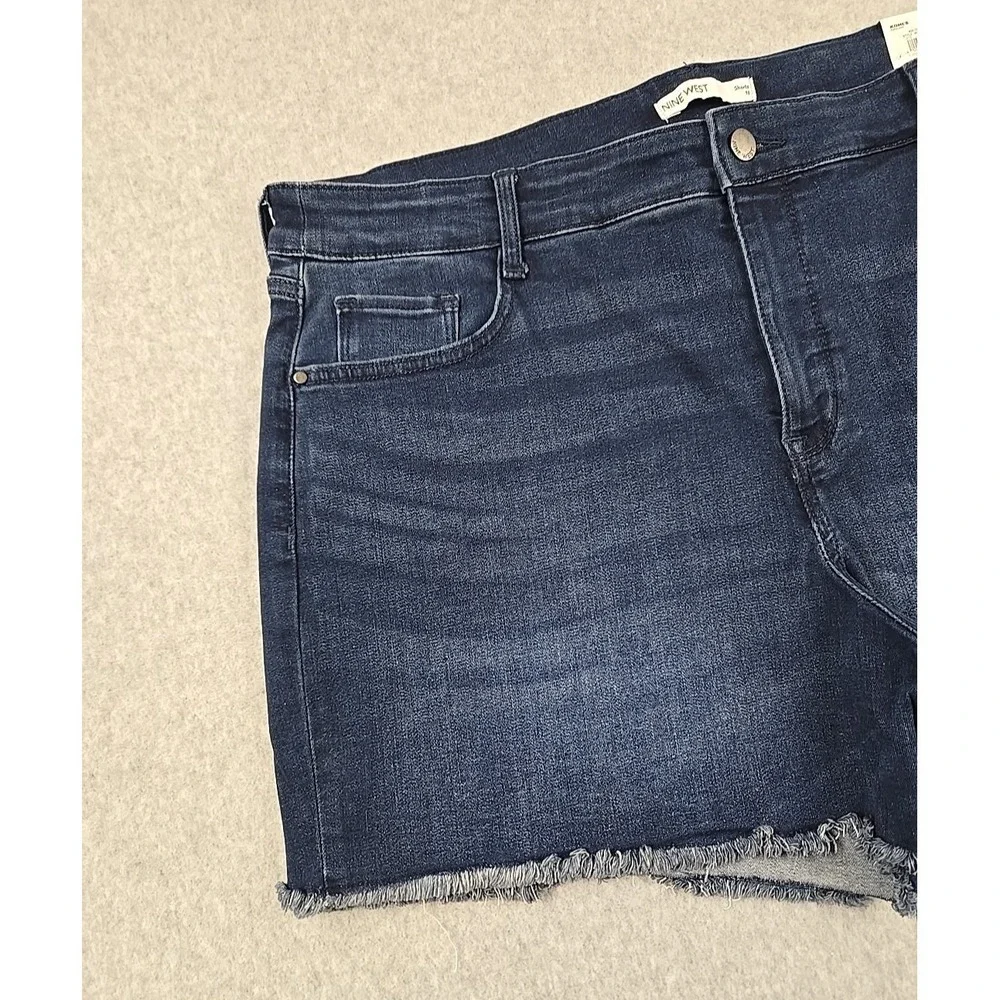 Nine West Womens Size 18 Denim Mid Rise Cut Off Jean Shorts Dark‎ Blue NWT - Picture 2 of 7